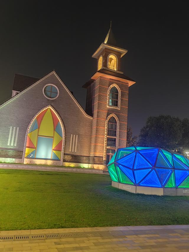 昆山：现代都市与江南水乡交织的魅力之城