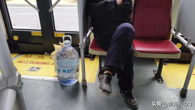 李园温泉最近火了,还真有点神奇,水温在30度左右