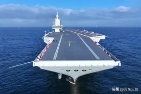 福建舰首轮海试结束，甲板比足球场大，2万吨“误差”完全藏不住图片