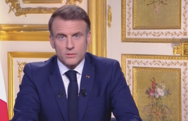 7分钟破卢浮宫7亿安保！9件皇室珠宝被抢，真凶是“粉红豹”？