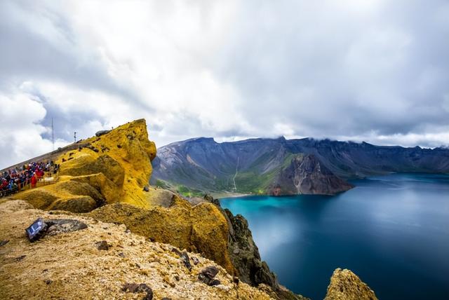 相隔1000公里，依然挡不住韩国觊觎，长白山究竟有何特别？