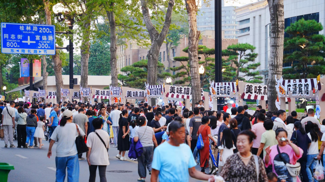 339.6万人点赞“向新”，文化与烟火点亮城市夜晚