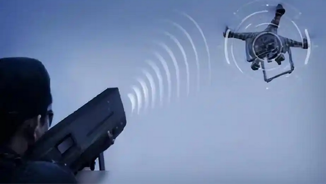 迷你导弹改写规则！5万美元拦截2万无人机，战争烧钱游戏迎新玩法