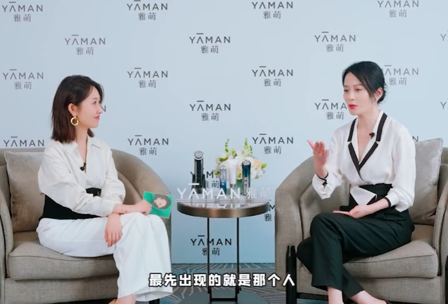 至今未婚未育，身边却有男人陪了近 20 年！54 岁的她才是人间清醒