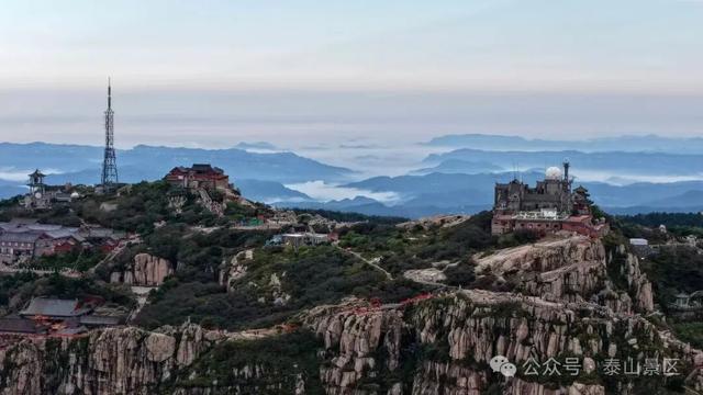 泰山云海：水墨长卷里的山河诗行
