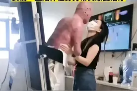 消防英雄刘攀全身烧伤93%，女友不离不弃怀孕生子，现在怎样了？图片