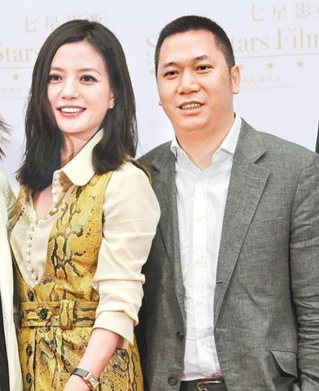 赵薇突传出2个消息，事业再崩盘元凶另有人，但有一点很庆幸