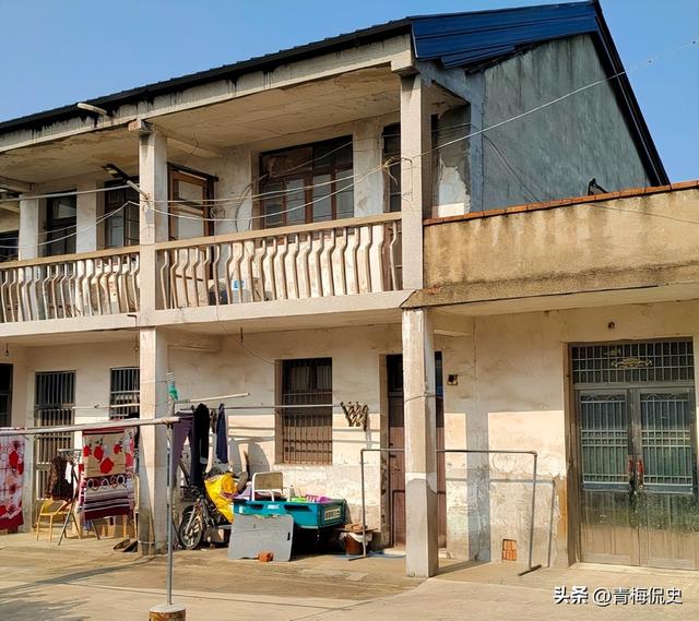 暴打母亲男后续：亲戚称他良心不坏，动手事出有因，老人拿钱捞人