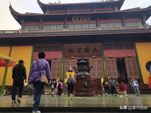 灵隐寺免票：千年古刹的“去商业化”破冰，还是流量经济的新叙事