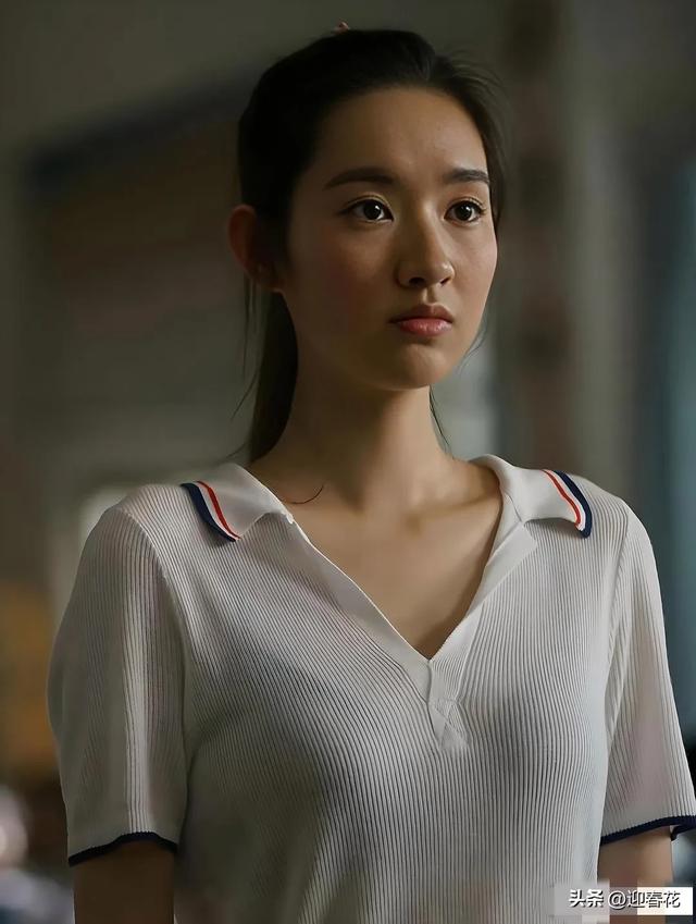 不得不说，导演怎么做到如此不脸红的，第一次见到校服是这样子的