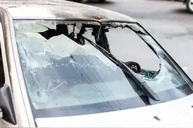 有车的朋友注意了，六月份开始，车上打死都不能放的几样东西。图片