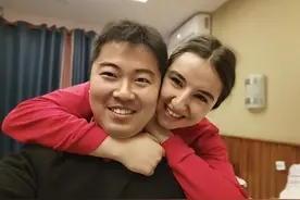 成都小伙娶亚美尼亚美女，婚车用国产东风，老丈人直言中国太强大图片