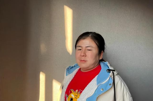 34岁雌雄共体的女性，具备男女两性器官，她该如何生存下去？