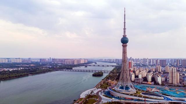 坐火车能拍到古建筑！网友：在哪？马上出发