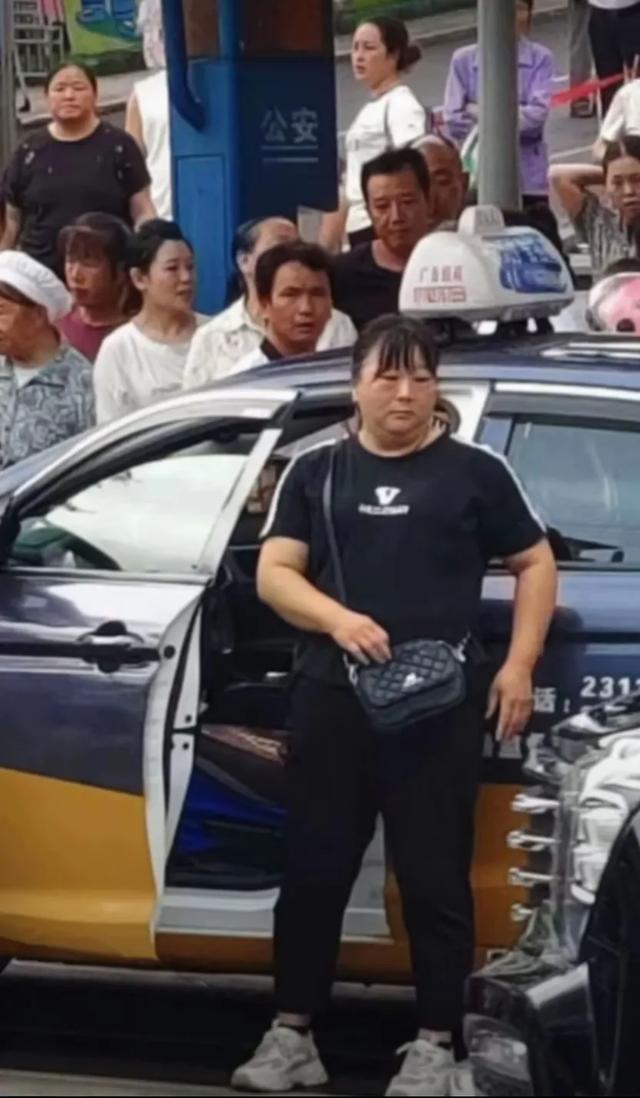 有预感？8岁女孩被撞身亡，前一日妈妈连发七个作品，很爱很爱她
