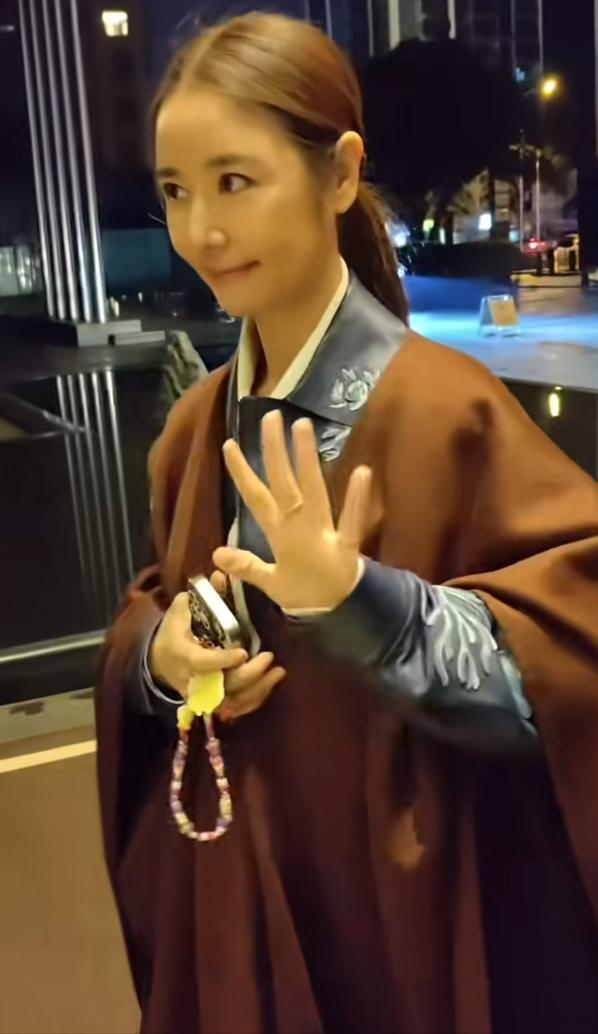 49岁林心如断崖式衰老，当年的紫薇格格也老了，脸变长 抬头纹好多