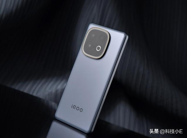 9月可以“闭眼买”的iQOO手机，天玑9400+8000mAH电池，轻松用6年
