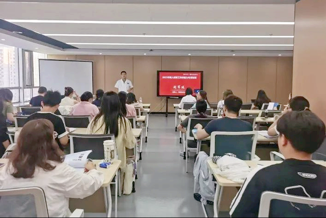 【动态】首儿所科技处组织2025年新职工科研能力专项培训