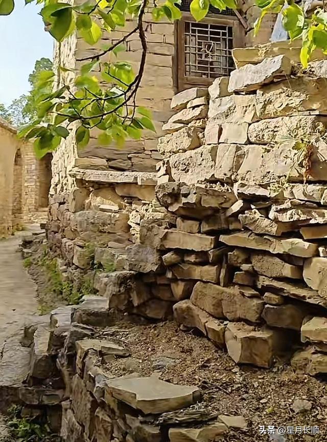 大前村游漫时光;石韵红魂扑面来;秋阳薄纱仍自在