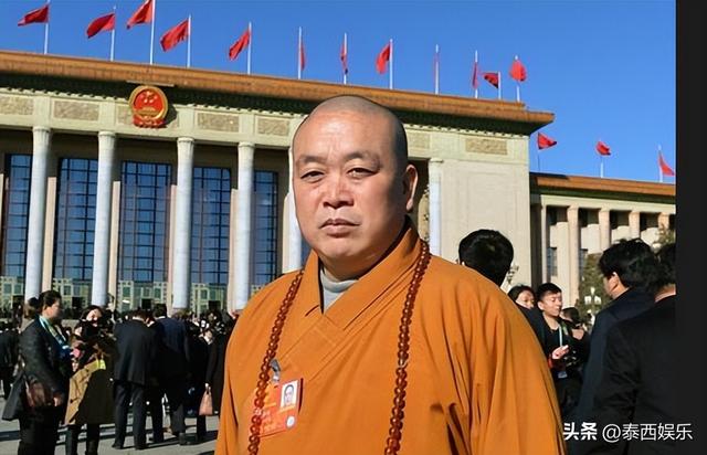 释永信与美女的同框，个个肤白貌美，10年前就曾被举报私生活混乱