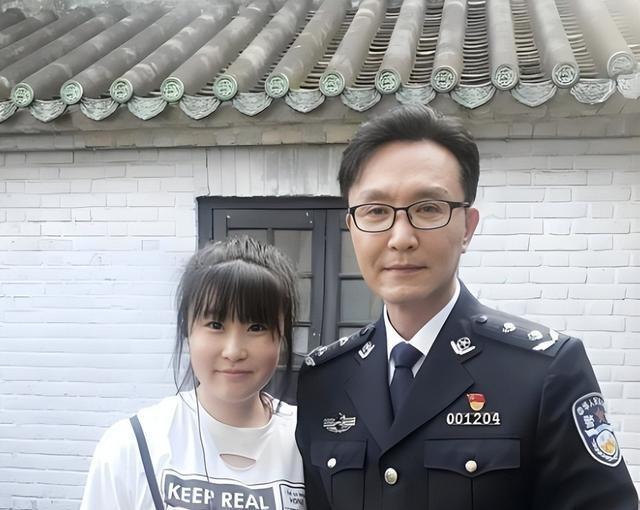 原来不是演的！这5位演员竟然全是真警察，最后一位还是“警花”