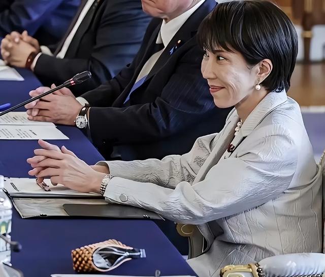 中国通知联合国会员国后，高市早苗急了，给了中国两个选择