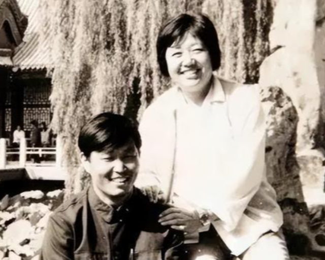 她29岁当选中央委员，37岁任河北省委书记，41岁却降为县委副书记