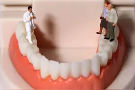 想装半口假牙？4种方法各有优势，助你恢复咀嚼功能！图片