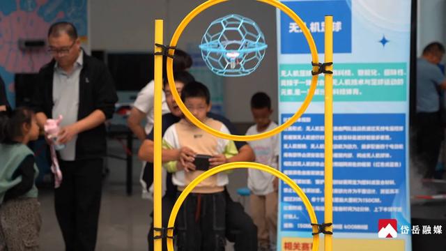 国庆打卡市科技馆 享受奇妙科普之旅