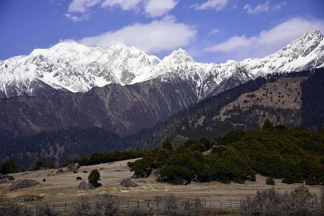 除了黑独山，滇藏线还有哪些适合摄影的景点？