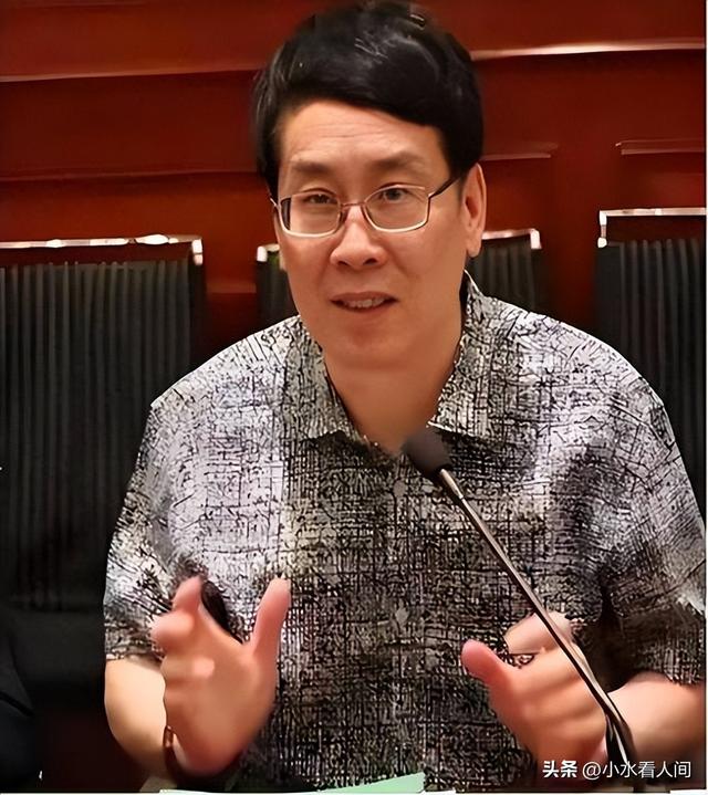 宗馥莉刚辞职，宗泽后乐坏了，高调发声句句透肉：她不懂中国文化