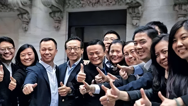 马化腾没想到，和马云“较量”了十多年，如今竟还是被他捷足先登
