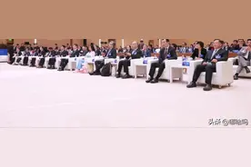 体制内的人，也都不穿皮鞋了图片