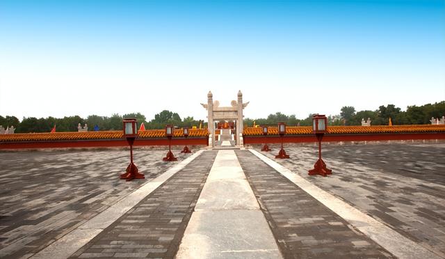 北京秋韵看地坛，网红打卡外有深意，老园子里的时光密码