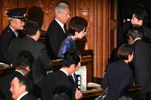 事情闹大！日战机琉球挑衅，辽宁舰携歼-15出击，高市：坚决回应