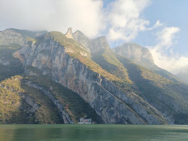 鄂渝行第四天（上）：小红船换小白船，从巫山到巴东
