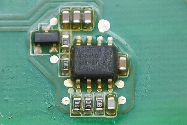 重达18斤的大块头，内部全是灰，麦格米特15kW充电模块拆解