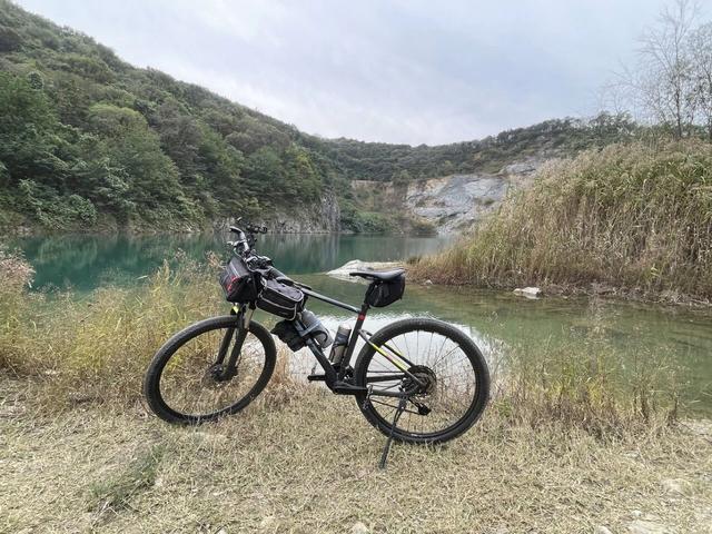 骑游探访滁州小蓝湖“蓝眼睛”白米山矿坑