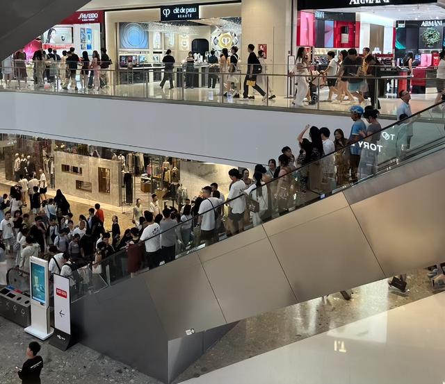 花1000游泰山、不住酒店搭帐篷！今年国庆的几个反常，与往年不同