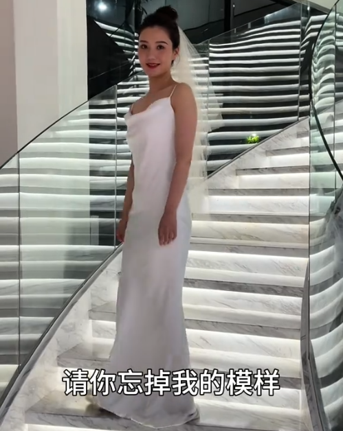 离婚仅1个月再看猴哥与前妻，一个急找下家，一个证实痞幼没说错