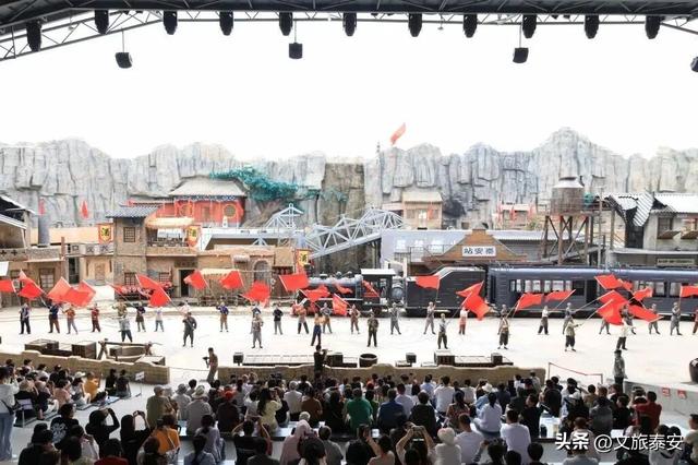 双节游泰安 | 国庆就要红！大型火车特技实景演艺《泰山烽火》共睹英雄传奇！