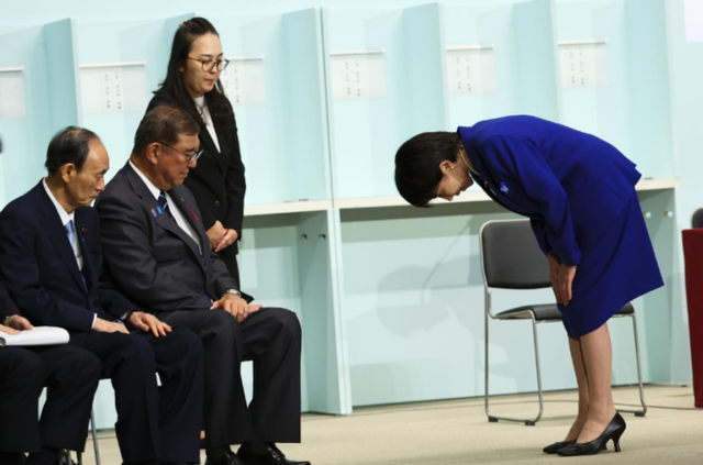 刚当选就改口，高市早苗对华态度改变，接连对华做出承诺