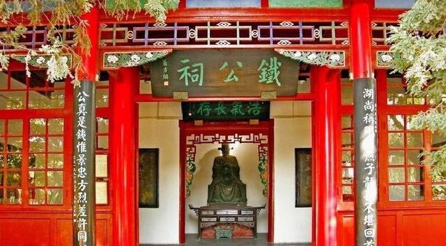 1402年，朱棣将铁铉凌迟处死，更是将骨架下油锅，妻女下场更悲惨