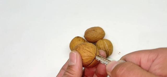 你家有旧钥匙吗？一把也别扔，用途花钱也难买，解决家中大烦恼