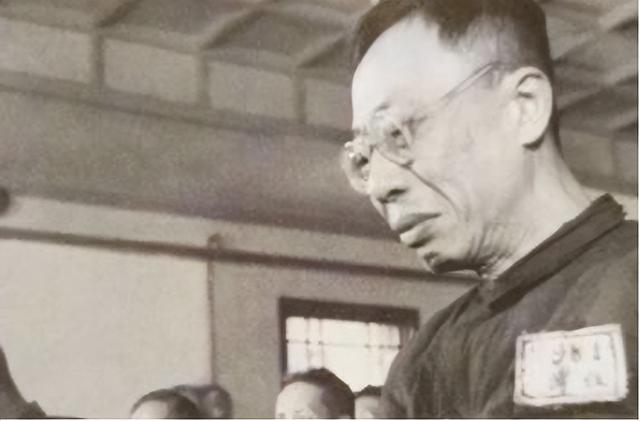 宴会上，毛主席问溥仪：传国玉玺去哪了？溥仪的回答引起一片哗然