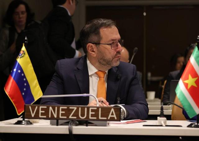 美航母舰队进战位，委电话打到北京，救不救马杜罗？王毅斩钉截铁