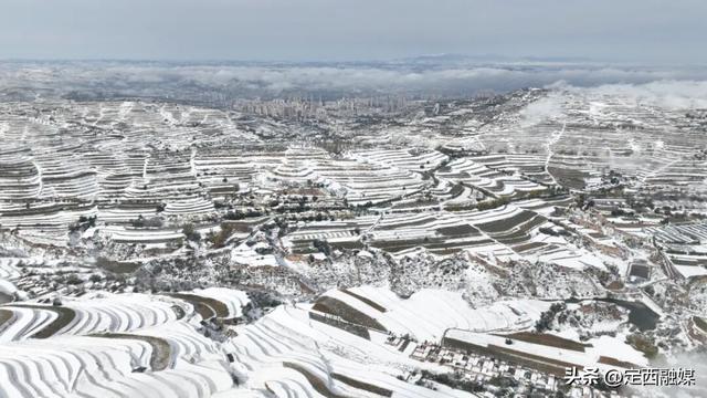 图说定西｜初雪映梯田