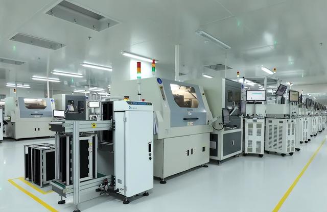 英国：我们觉得中国是竞争对手，中国：别闹，你连赛道也挤不进！