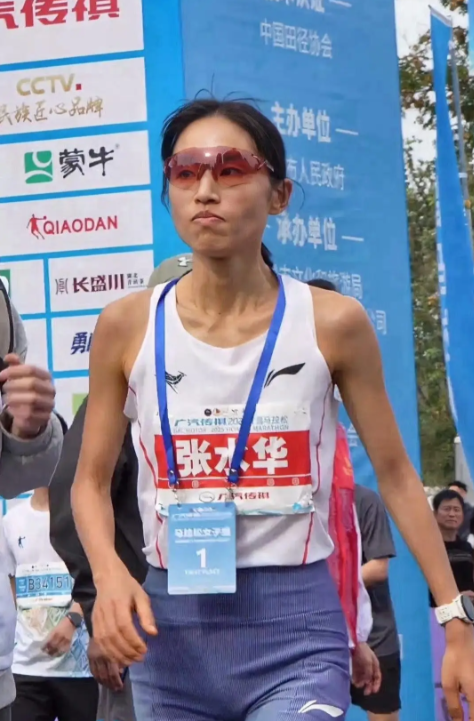 原来我们被骗了！官媒揭最快女护士真实一面，内容披露，家属回应