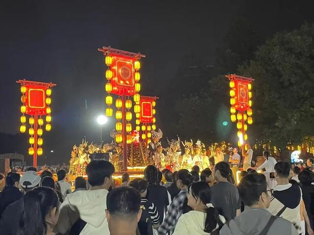 假期结束倒计时！来世界花卉大观园，相约“花火之梦”、苗侗风情巡游！